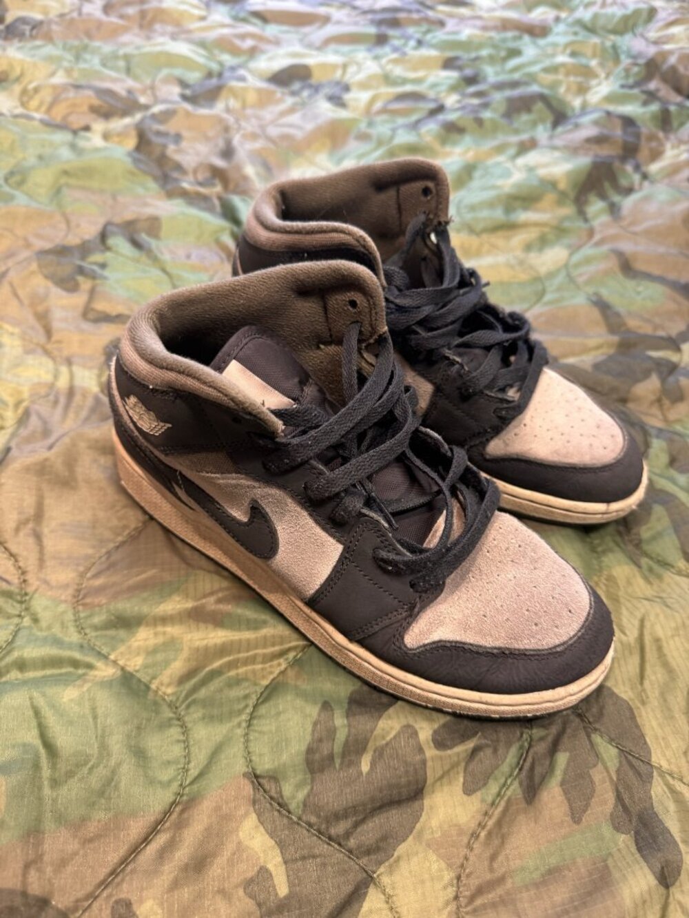 Nike Air Jordan 1 Mid SE GS Medium Olive Off Noir - Youth 6Y